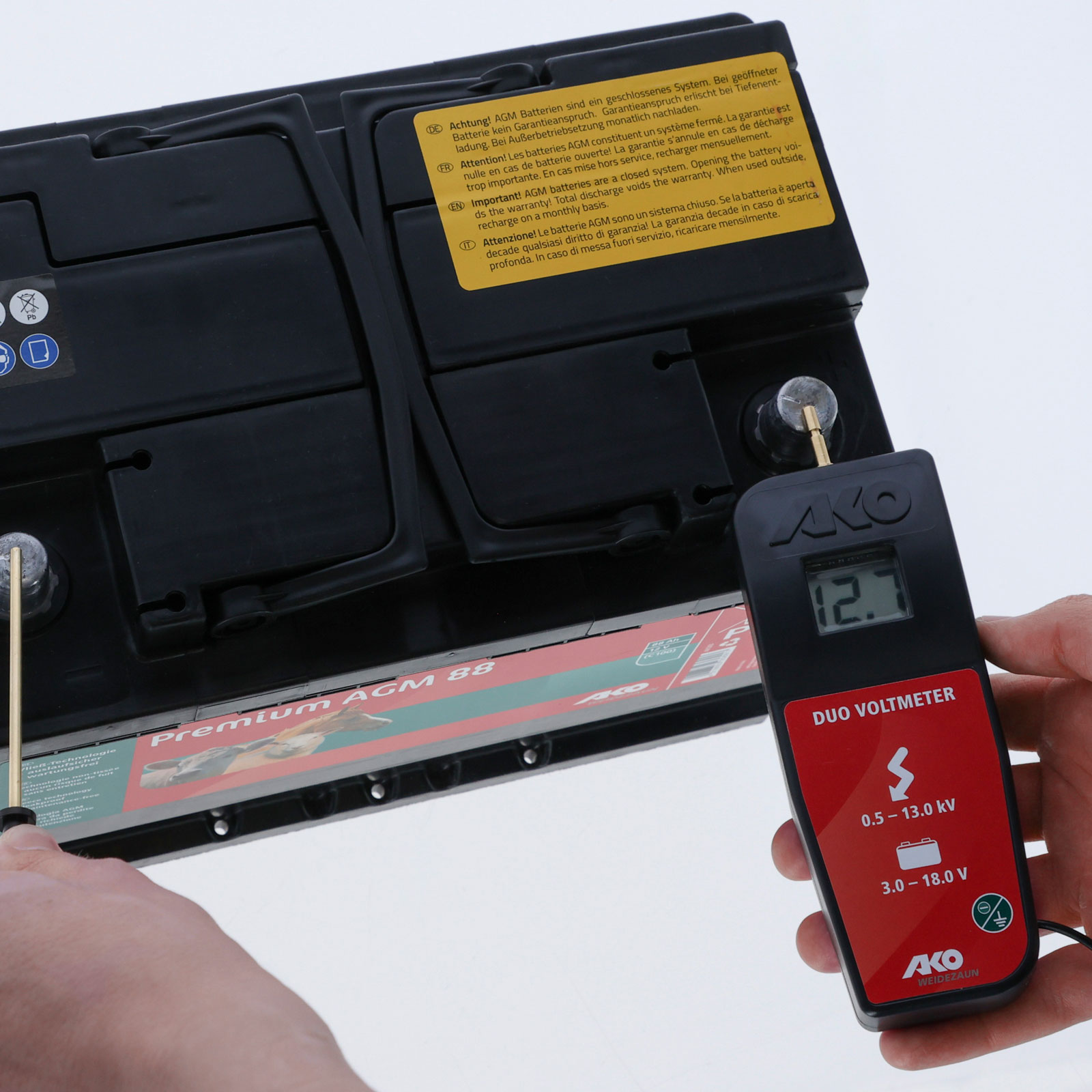 AKO Digital Voltmeter inkl. spänningsbatteri ackumulator 9 V / 12 V